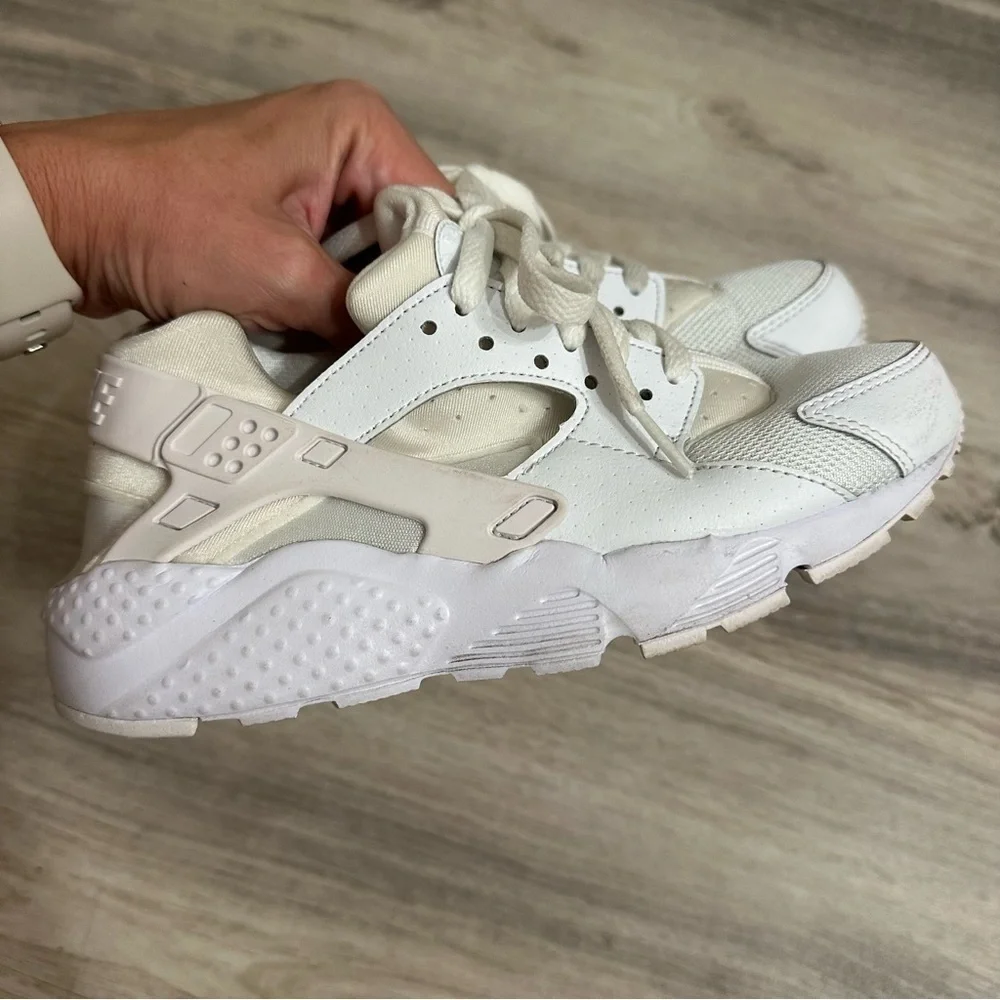 Youth Size 4.5Y White Nike Huarache Run Running Shoes Sneakers